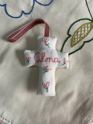 Cruz tela bordada a mano