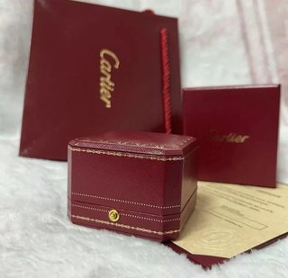 Caja y certificado Cartier