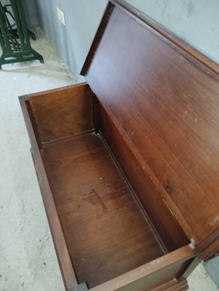 Baúl de madera maciza