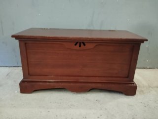 Baúl de madera maciza