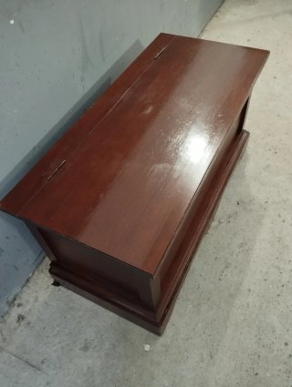 Baúl de madera maciza