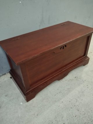 Baúl de madera maciza
