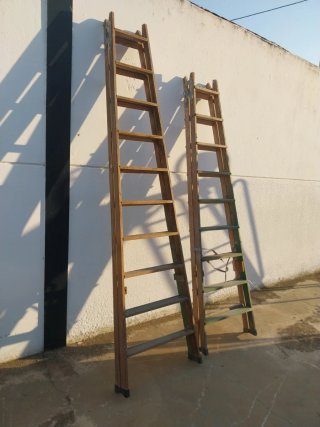 Escaleras de madera ligeras