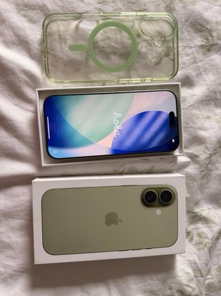 iPhone 17 Verde con Funda