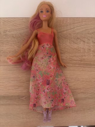 5 Muñecas Barbie en buen estado