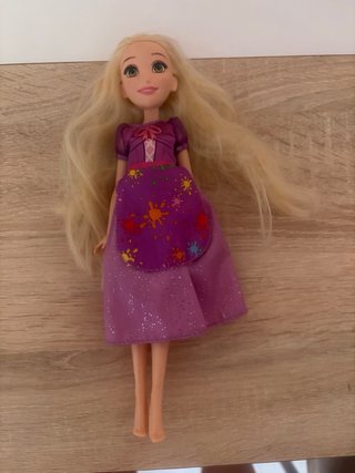 5 Muñecas Barbie en buen estado