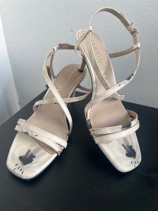 Sandalias Martinelli tacón blanco estampado negro