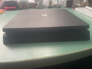 PS4 (PlayStation 4) Negra + 3 mandos