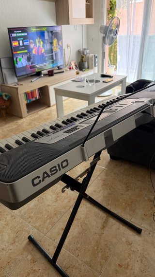 Teclado (piano) Casio LK-100 con soporte