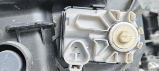 FARO IZQUIERDO TOYOTA RAV 4 *