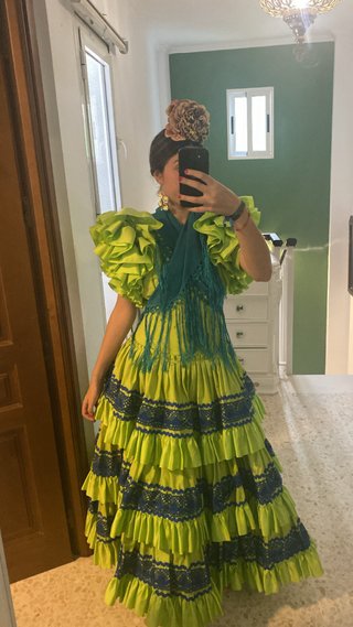 Traje de flamenca verde y azul