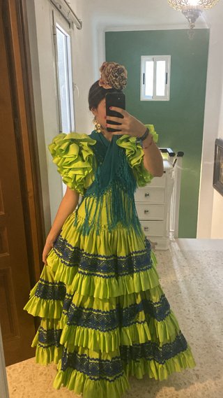 Traje de flamenca verde y azul