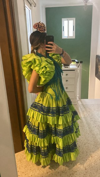 Traje de flamenca verde y azul