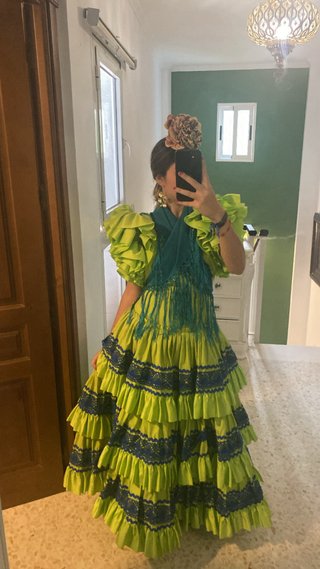 Traje de flamenca verde y azul