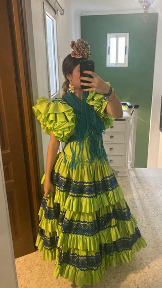 Traje de flamenca verde y azul