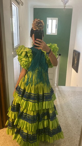 Traje de flamenca verde y azul
