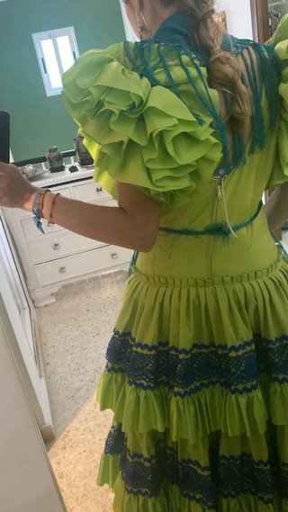 Traje de flamenca verde y azul