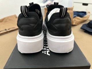 Zapatillas Antonio Morato Negras y Blancas