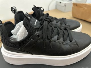 Zapatillas Antonio Morato Negras y Blancas