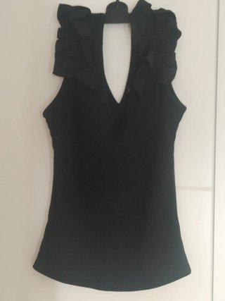 Camiseta tirantes volantes negra