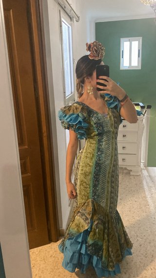 Traje de flamenca azul y verde