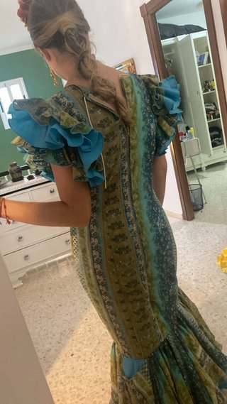 Traje de flamenca azul y verde