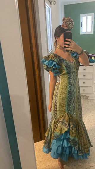 Traje de flamenca azul y verde