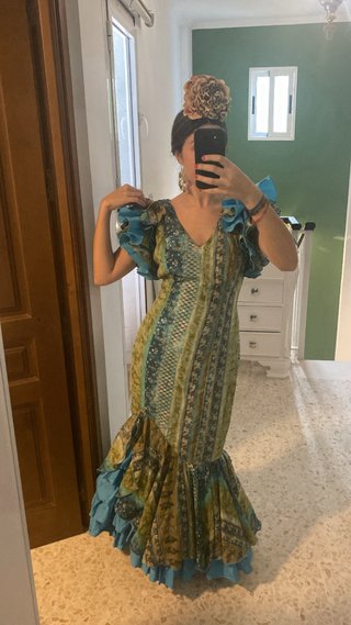 Traje de flamenca azul y verde