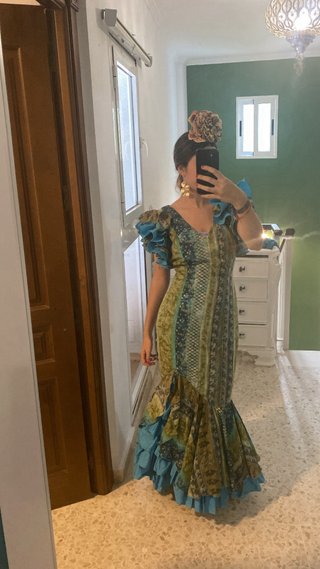 Traje de flamenca azul y verde
