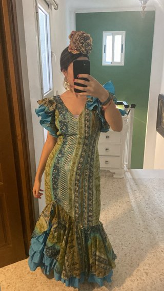 Traje de flamenca azul y verde