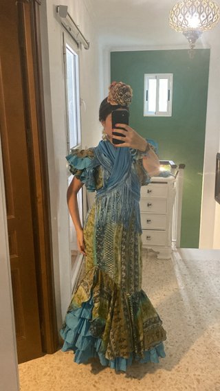 Traje de flamenca azul y verde