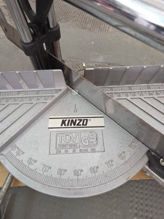 Ingleteadora Manual Kinzo para Madera