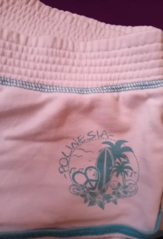 Shorts Rosados con Diseño Polinesia