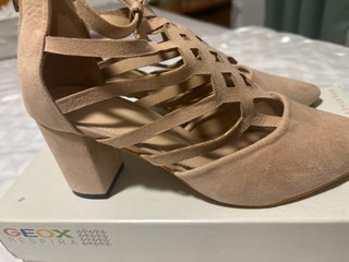 Zapato tacón ancho beige