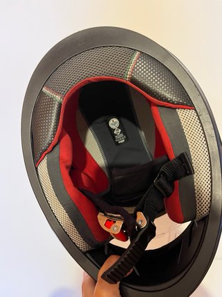 Casco de moto Nolan rojo y negro