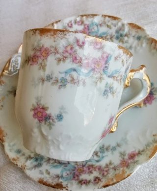 Antica tazza caffè dipinta con fiori GDA Limoges