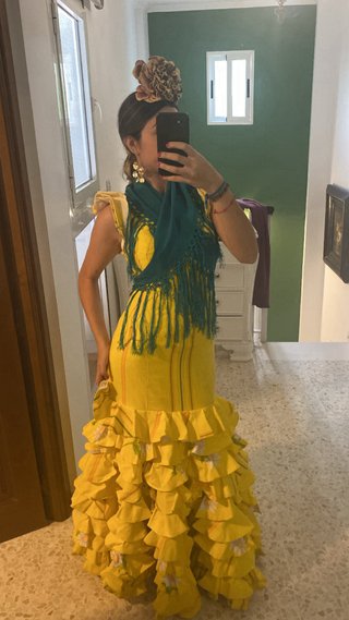 Traje de flamenca amarillo con volantes
