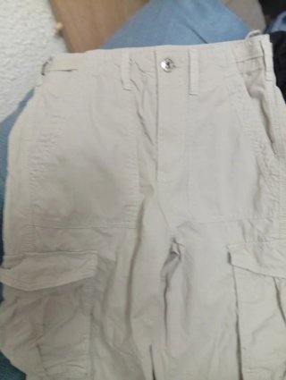 Pantalón cargo Bershka beige talla 34