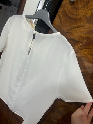Blusa blanca con lazo