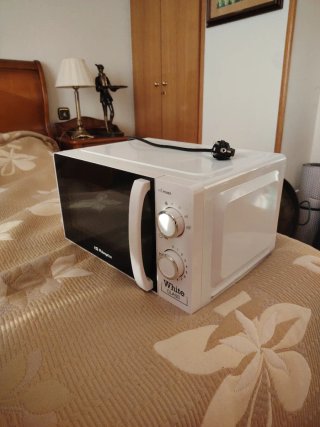 Microondas Blanco White Class modelo Orbegozo MI 2
