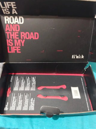 Sella bici da corsa fi'zik aliante 00 carbon