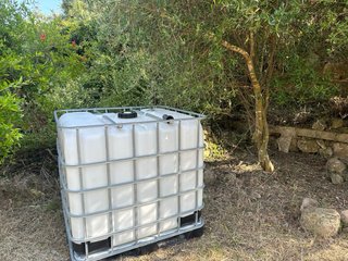 Terreno vallado con caravana agua y luz.