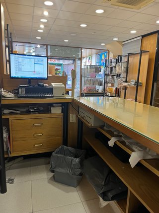 Mobiliario Tienda Madera y Metal