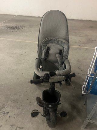 Triciclo infantil gris
