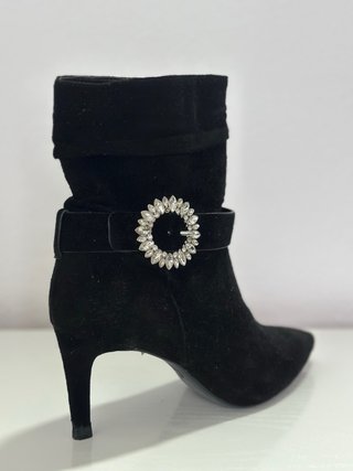 Botines negros ante tacón con pedrería