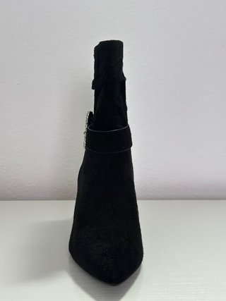 Botines negros ante tacón con pedrería