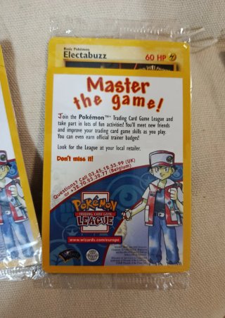 Cartas Pokémon. Promo Primera Película black star