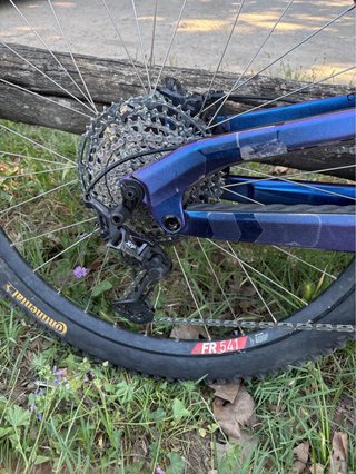 Cannondale Jekyll Carbon 29” – Enduro de alta gama