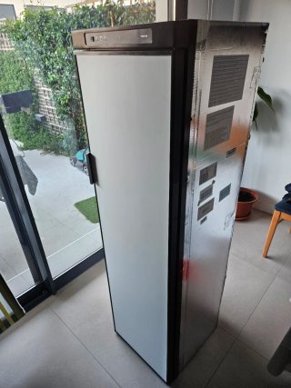 Nevera Trivalente Thetford + Ventilador