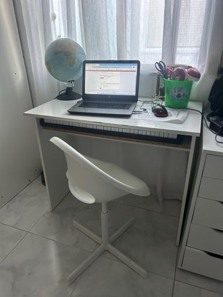 Escritorio y Silla Blanca